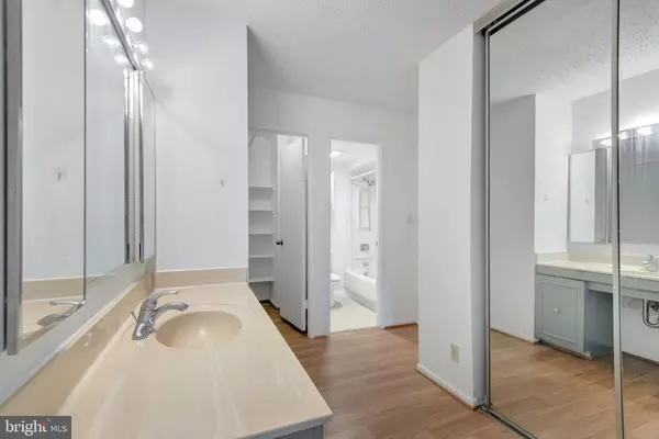 Arlington, VA 22209,1600 N OAK ST #1005