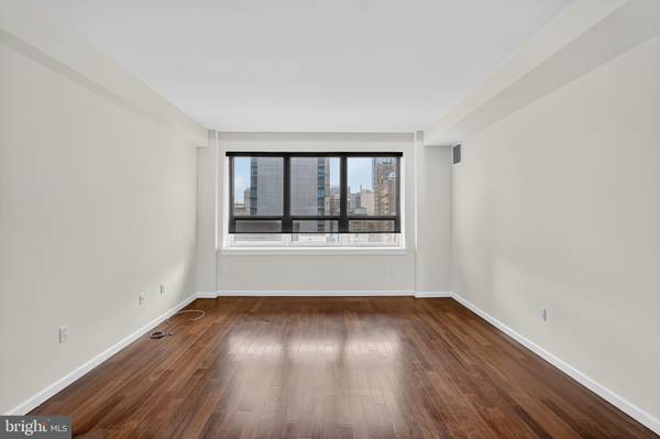 Philadelphia, PA 19102,1425-00 LOCUST ST #15F