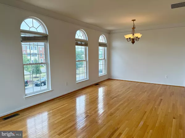 Chantilly, VA 20152,25370 WHIPPOORWILL TER