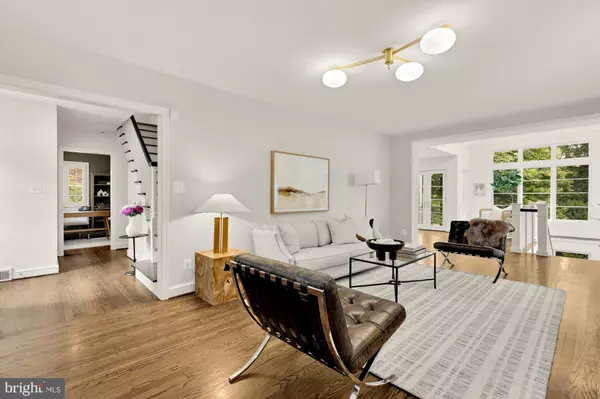 Arlington, VA 22207,4320 LORCOM LN