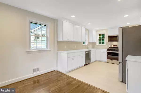 Arlington, VA 22205,1081 N MANCHESTER ST
