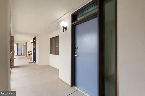 Reston, VA 20191,1951 SAGEWOOD LN #315