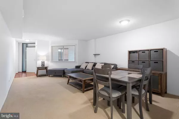 Reston, VA 20191,1951 SAGEWOOD LN #315