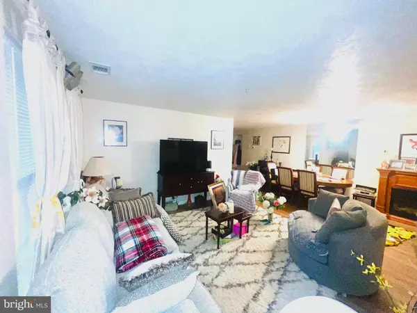 Owings Mills, MD 21117,8001 TOWNSHIP DR #102B