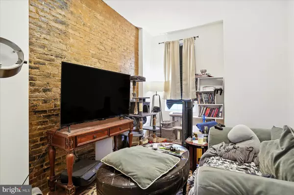 Baltimore, MD 21205,1027 N CAROLINE ST