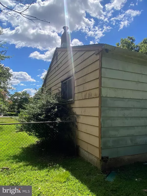 Moorestown, NJ 08057,18 WHITTIER AVE