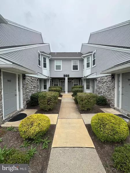 906 MEWS DR, Sellersville, PA 18960