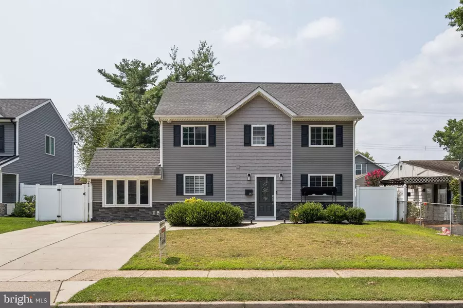 137 NORTHPARK DR, Levittown, PA 19054