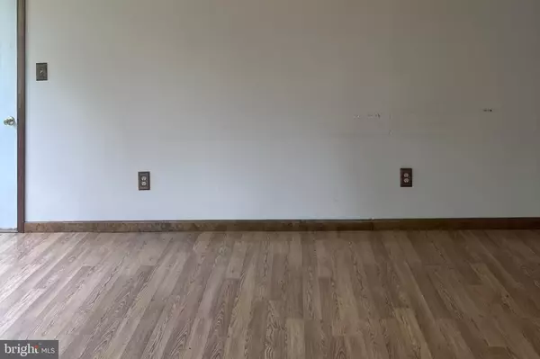 Hedgesville, WV 25427,77 FERROUS LN