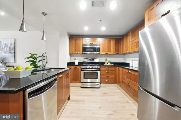 Alexandria, VA 22303,2451 MIDTOWN AVE #316