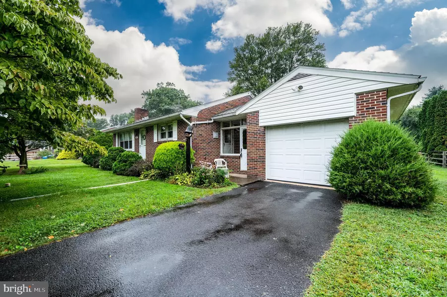 143 KEMP RD, Pottstown, PA 19465