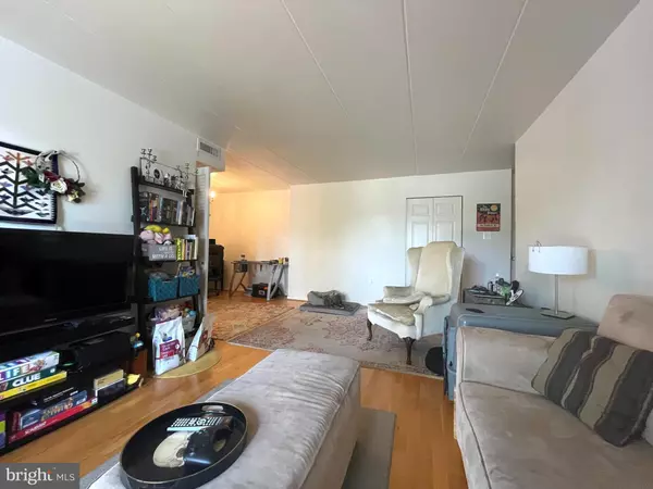 Alexandria, VA 22314,132 ROBERTS LN #202