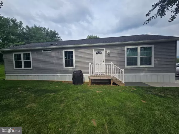 38 RUSTIC DR, Shippensburg, PA 17257