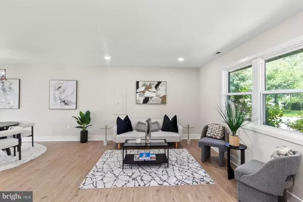 4401 HAMILTON DR, Woodbridge, VA 22193