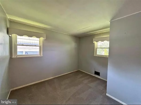 Bethlehem, PA 18018,2309 FLEUR LN