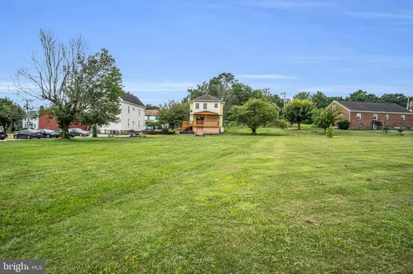 1041 IRISHTOWN RD, New Oxford, PA 17350
