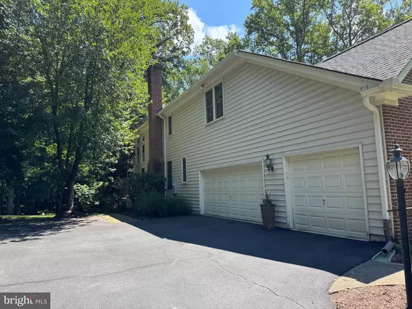 Herndon, VA 20171,3300 LAUREN OAKS CT