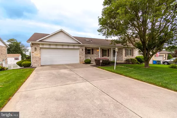 2808 CANDLELIGHT DR, York, PA 17402