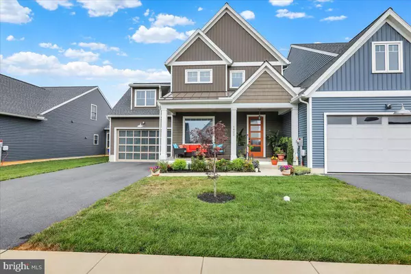 1402 BARRINGTON DR, Mount Joy, PA 17552