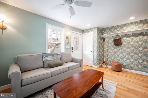 Arlington, VA 22206,2444 S OAKLAND ST