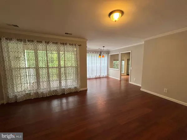 Lorton, VA 22079,9230 CARDINAL FOREST LN #302