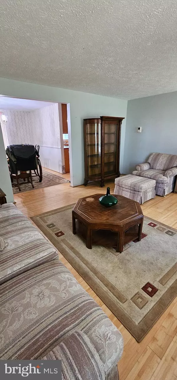 Burke, VA 22015,5713 OAK GREEN WAY