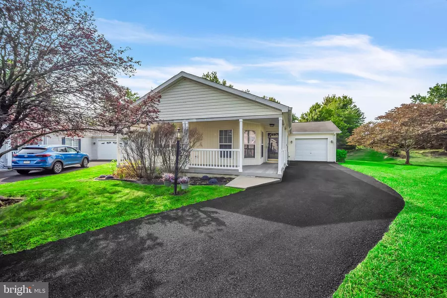 2068 HIGHLAND CT #2068, North Wales, PA 19454