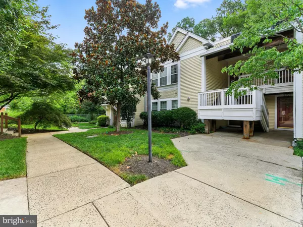 Falls Church, VA 22041,3391 LAKESIDE VIEW DR #20-5