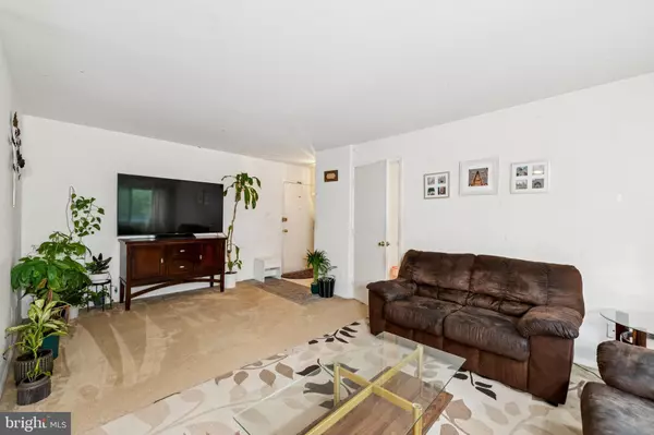 Falls Church, VA 22042,8006 CHANUTE PL ##8