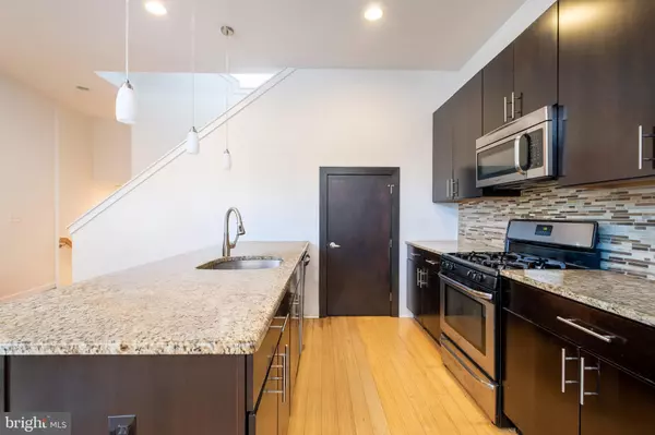 Philadelphia, PA 19147,914 S 5TH ST #A