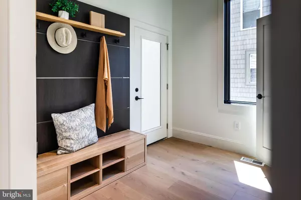 Falls Church, VA 22046,6940 SPRUCE ST