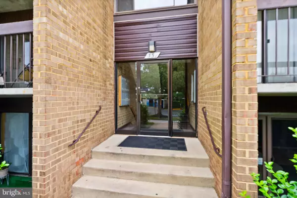 Herndon, VA 20170,551 FLORIDA AVE #T3