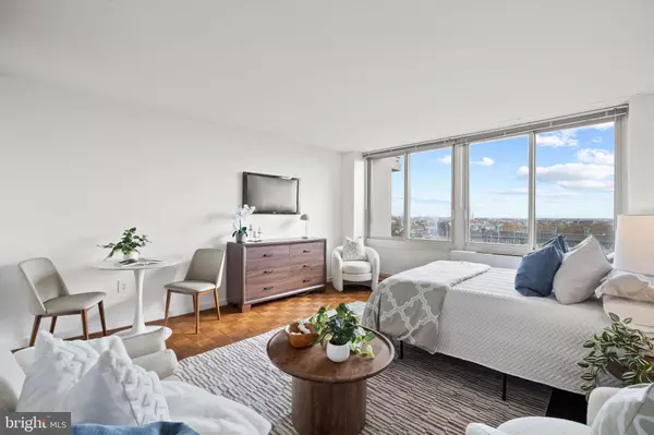 604-36 S WASHINGTON SQ #913, Philadelphia, PA 19106