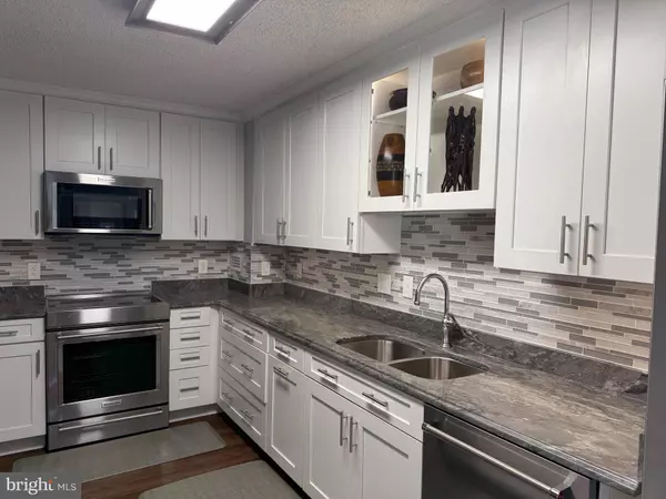 200 N PICKETT ST #305, Alexandria, VA 22304
