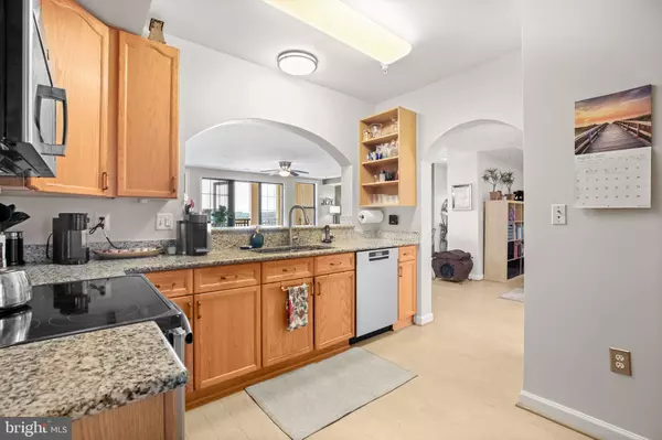 Woodbridge, VA 22191,485 HARBOR SIDE ST #806