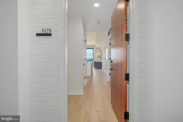 Falls Church, VA 22046,255 W. FALLS STATION BLVD #609