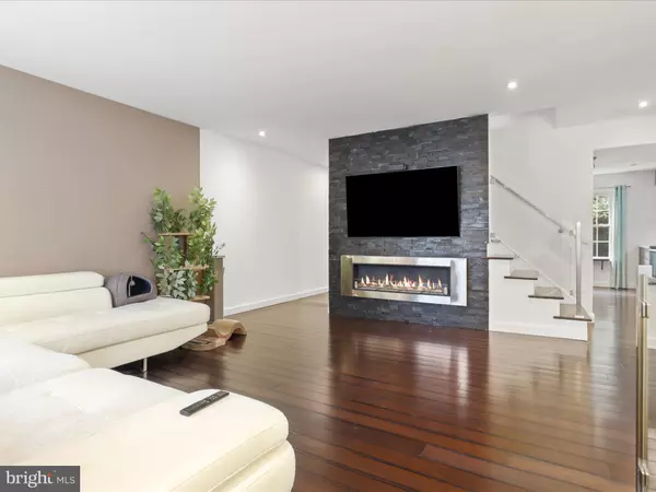 Springfield, VA 22152,6153 FOREST CREEK LN