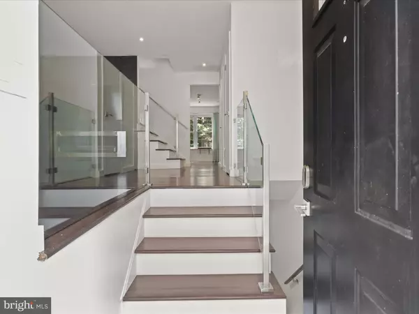 Springfield, VA 22152,6153 FOREST CREEK LN