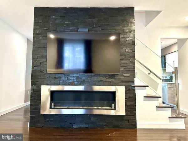 Springfield, VA 22152,6153 FOREST CREEK LN