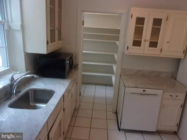 Arlington, VA 22202,1114 S OAKCREST RD