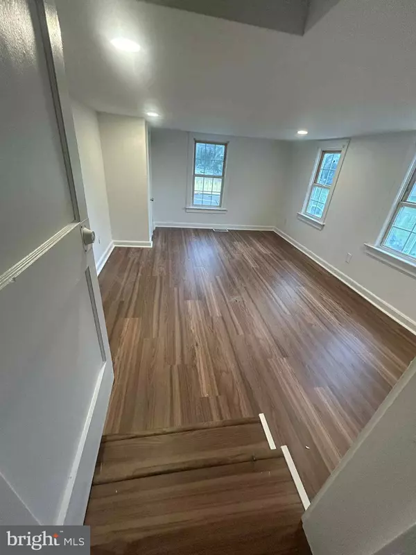 Fairless Hills, PA 19030,323 LINCOLN HWY
