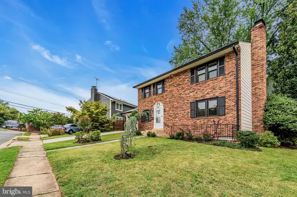 2339 N POWHATAN ST, Arlington, VA 22205