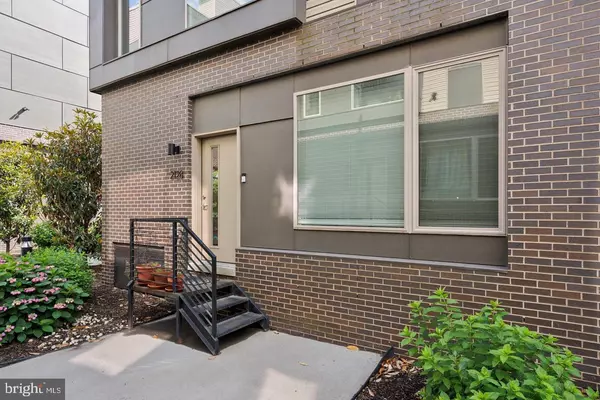 Philadelphia, PA 19125,2128 KENSINGTON WALK