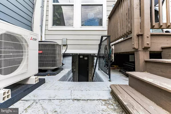 Washington, DC 20011,8 GRANT CIR NW
