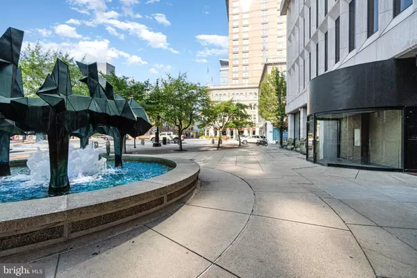 Lancaster, PA 17603,28 PENN SQ #400