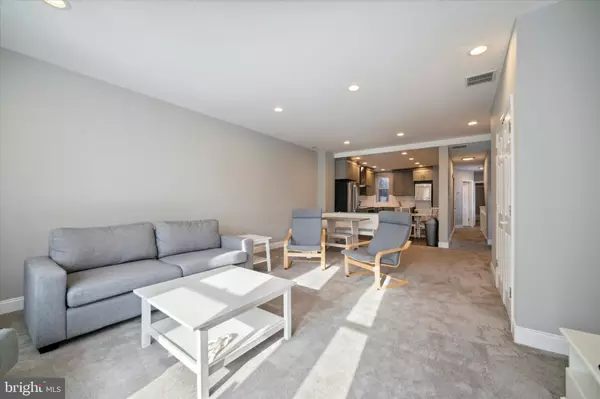 Philadelphia, PA 19147,524 S 3RD ST #3