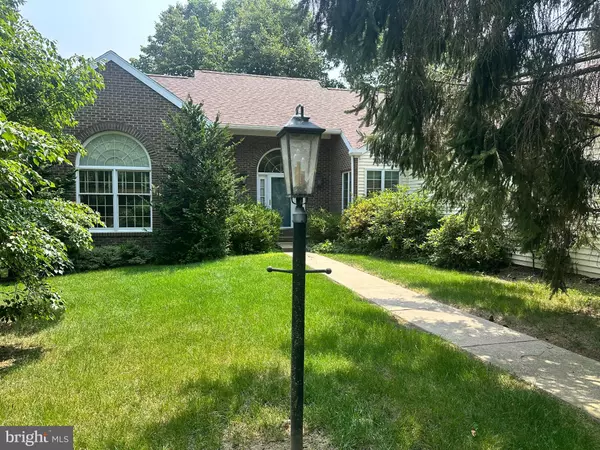 128 COLONIAL CT, State College, PA 16801