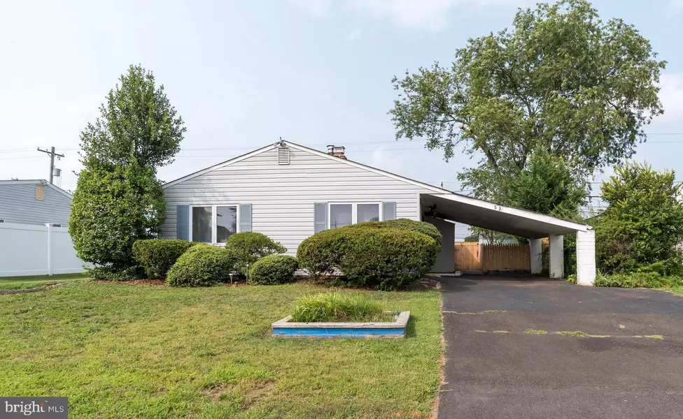 53 PINEWOOD DR, Levittown, PA 19054