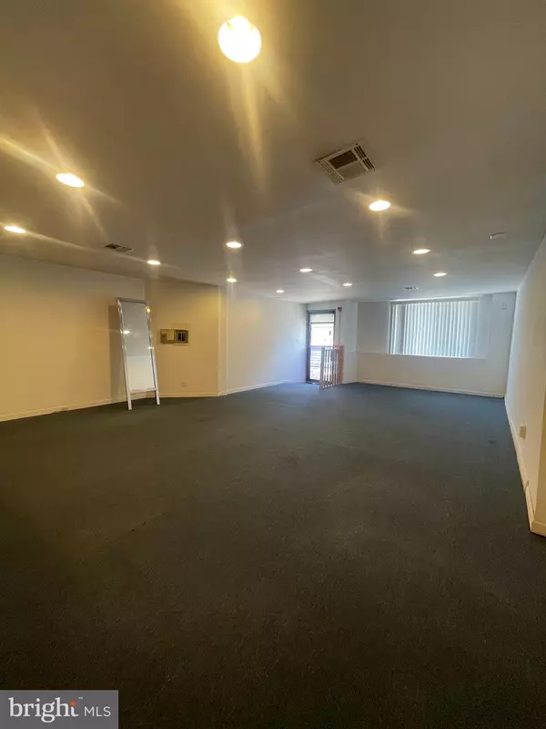 4750 N BROAD ST, Philadelphia, PA 19141