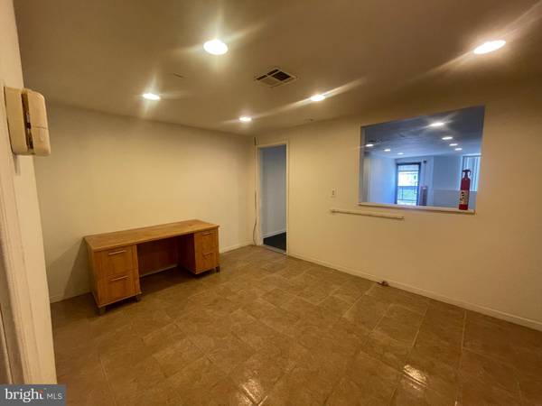 Philadelphia, PA 19141,4750 N BROAD ST